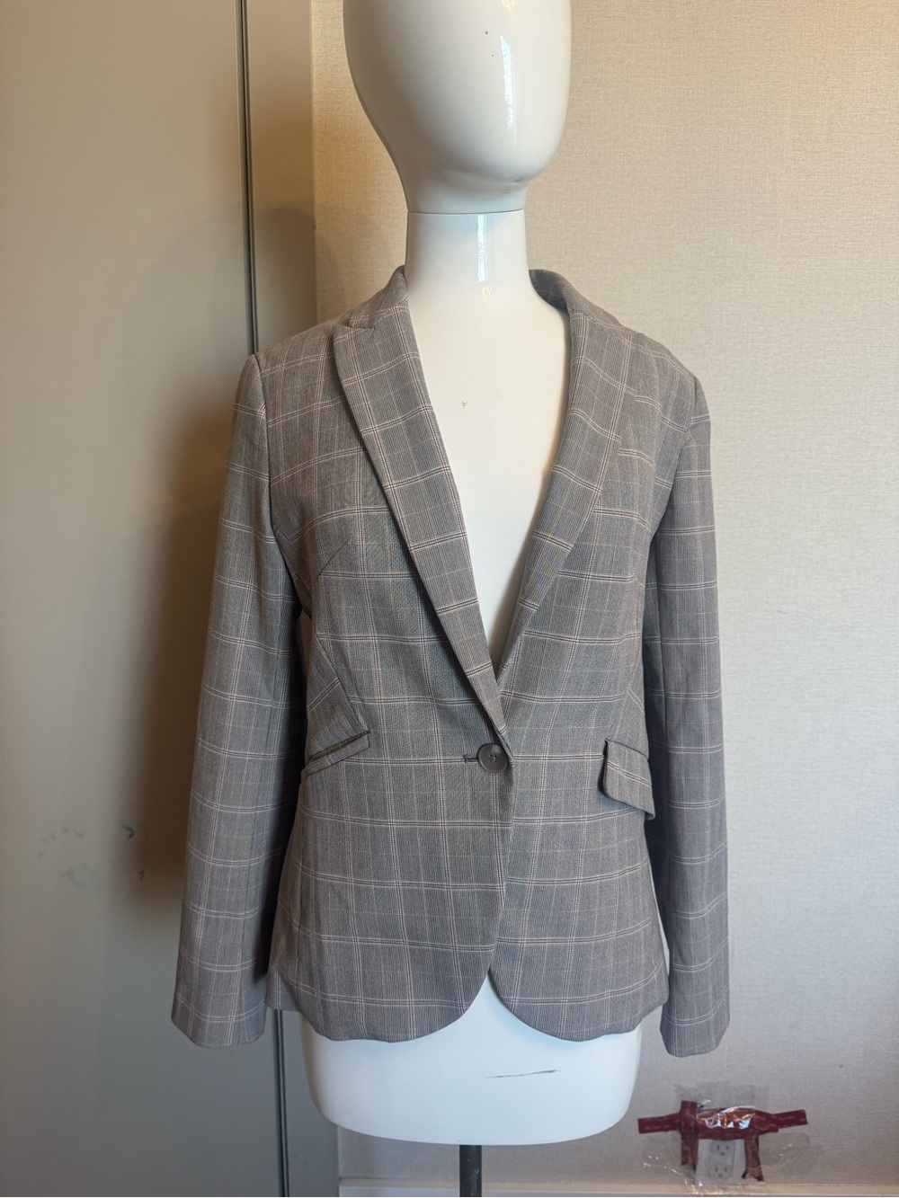 Express Women's Taupe Plaid Single-Button Blazer - Picture 4 of 7
